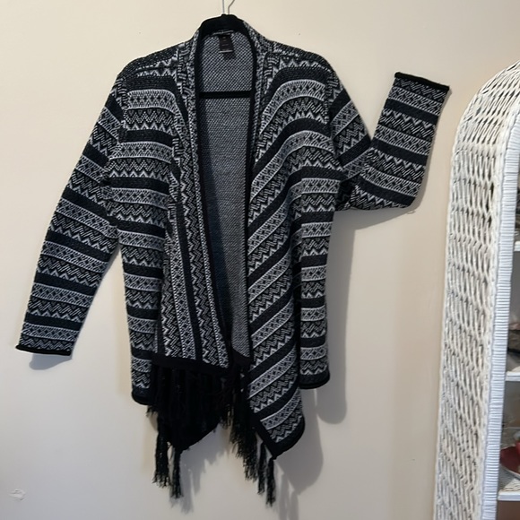 SHYANNE Women’s Sweater Wrap Country Southwestern Long Sleeve Fringed Hem Medium - Picture 3 of 7